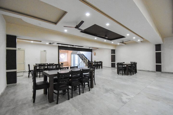OYO 48899 HOTEL V SEVEN