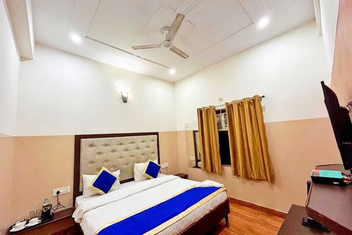Room 5 of 25