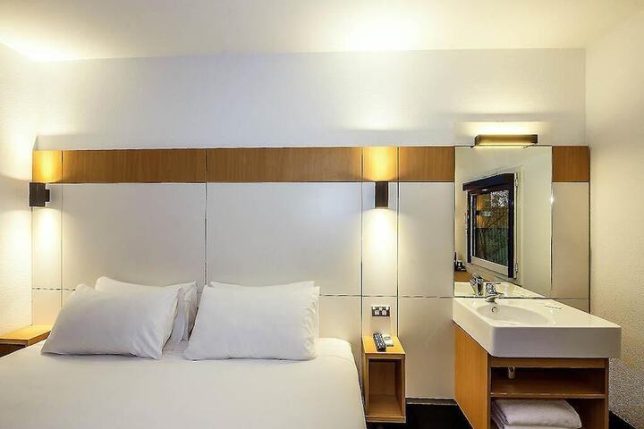 Room 10 of 22