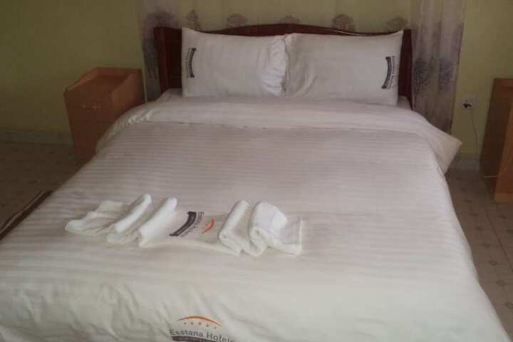 Room 4 of 18