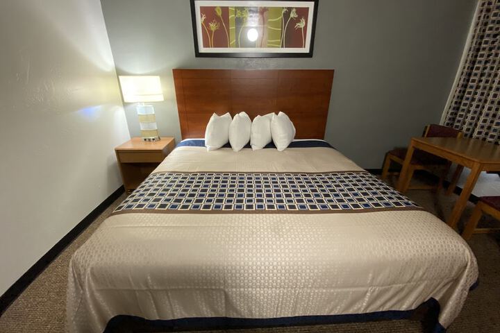 Room 11 of 23