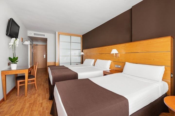 Room 10 of 90