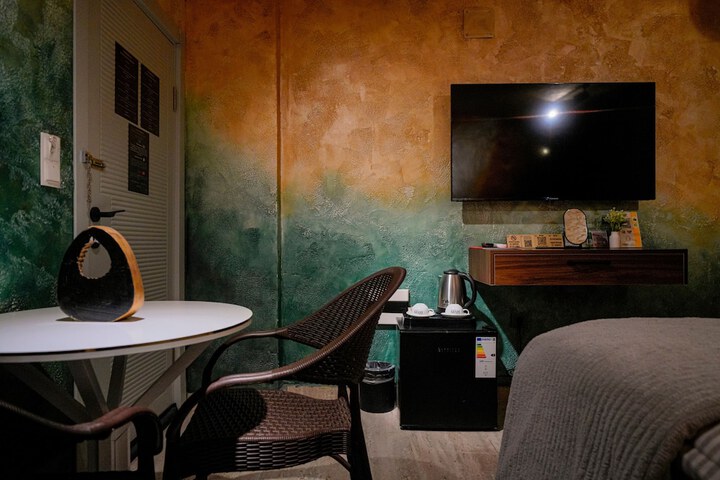 Room 119 of 244