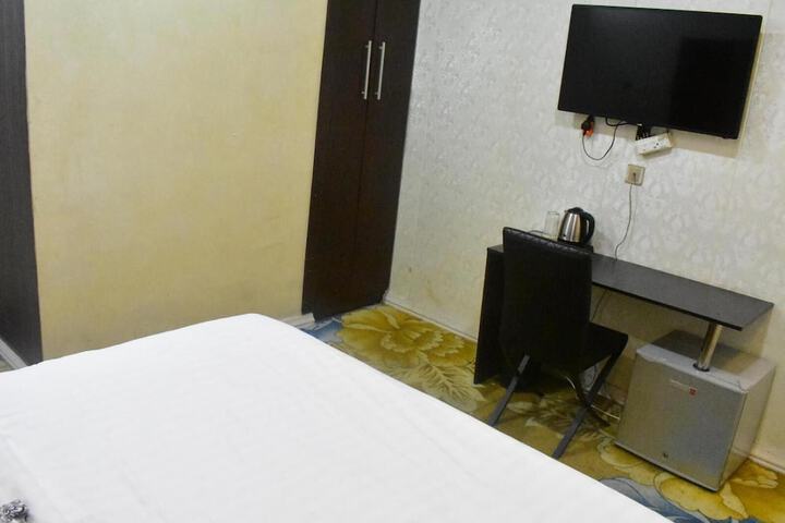 Room 18 of 38
