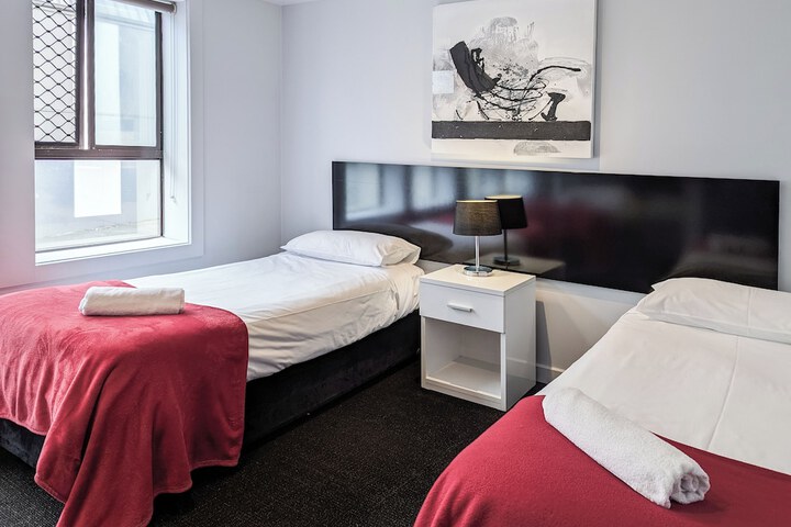 Room 5 of 25