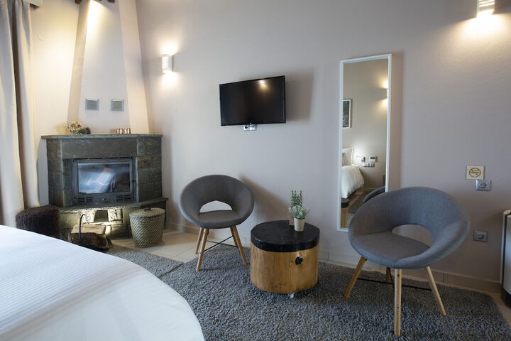 Room 44 of 98