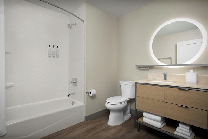 Room 25 of 38