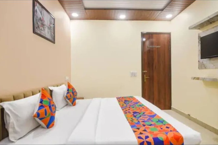 Room 10 of 19