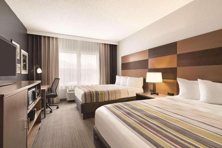 2 Queen Beds (9 of 9)