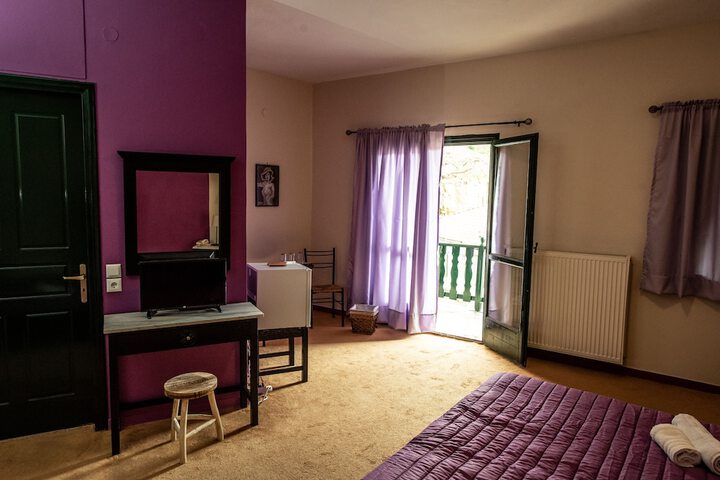 Room 8 of 16