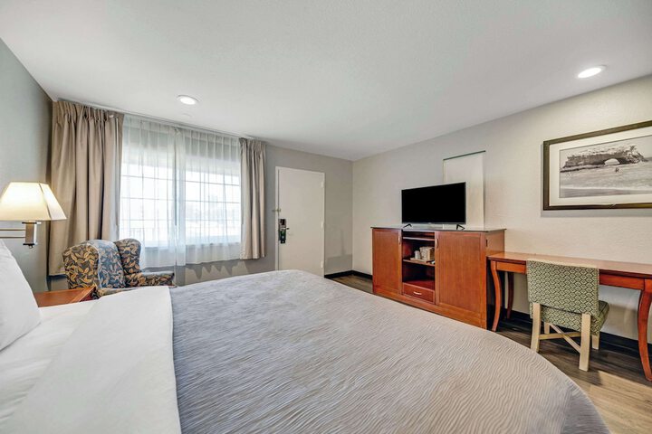 Room 13 of 36