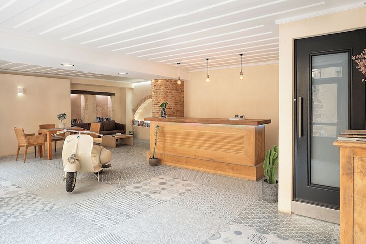 Hotel Interior 4 of 83