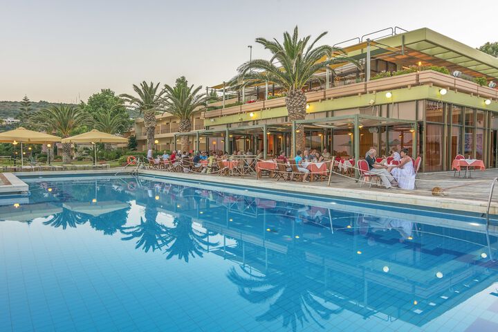 Hotel Pool
