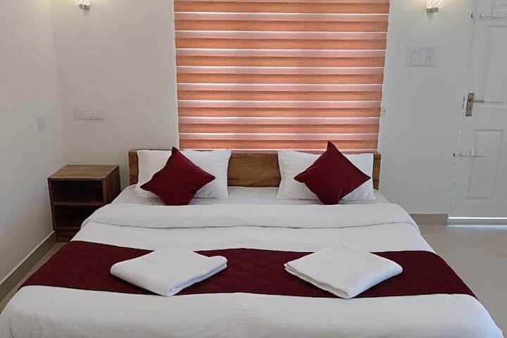 Room 4 of 13