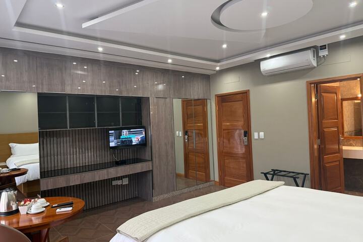 Room 15 of 48