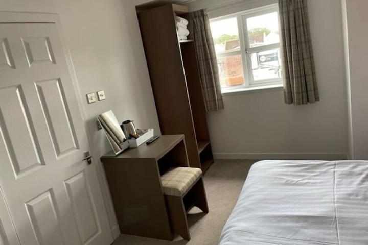 Room 8 of 41