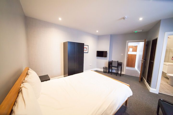 Room 16 of 40