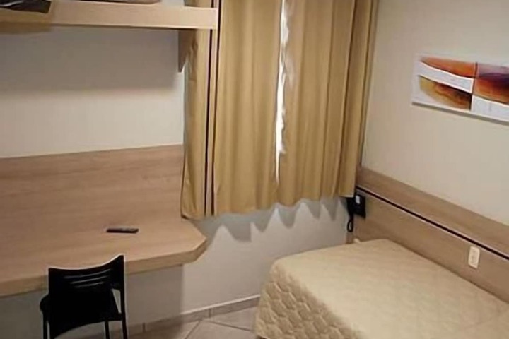 Room 16 of 37