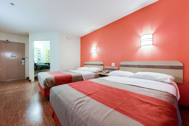 Room 16 of 28