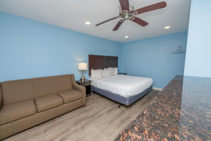 Standard King Bed Exterior Entrance (24 of 29)