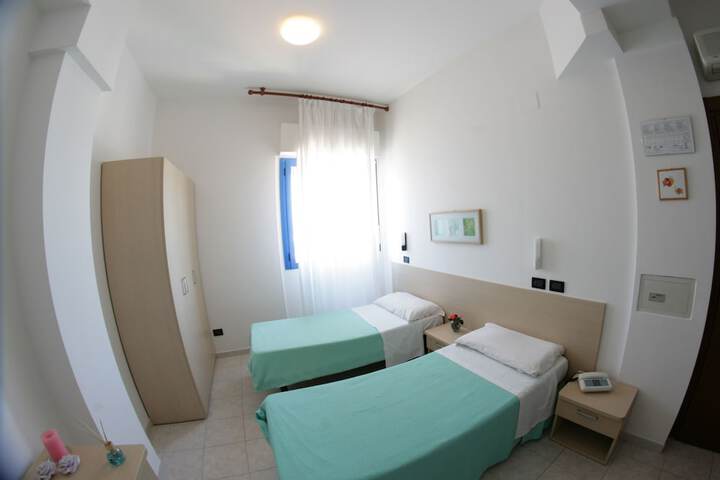 Room 10 of 35