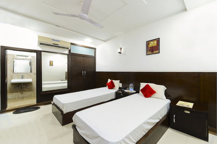 Room 4 of 12