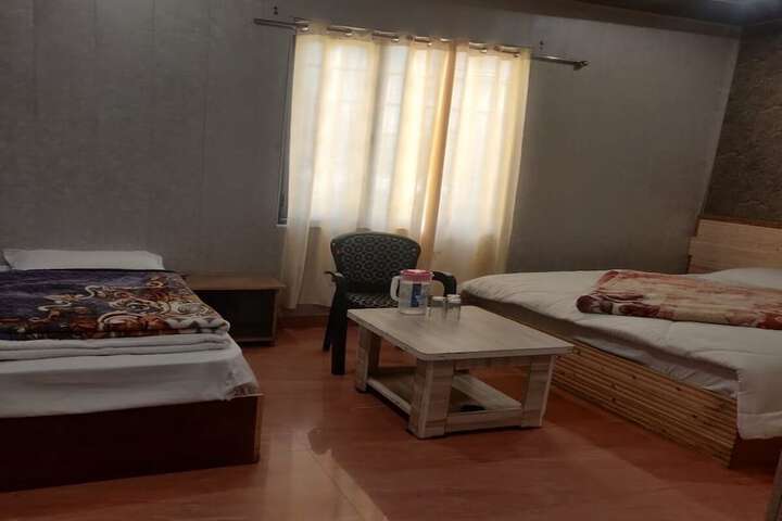 Room 6 of 16