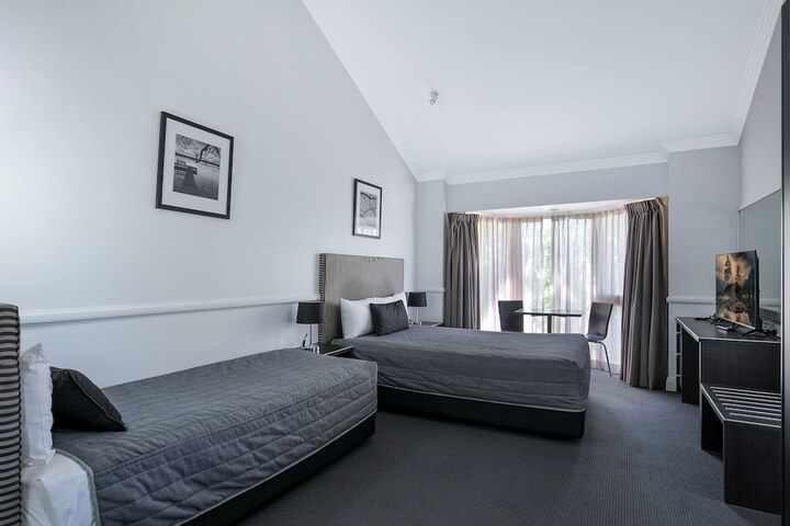 Room 8 of 38