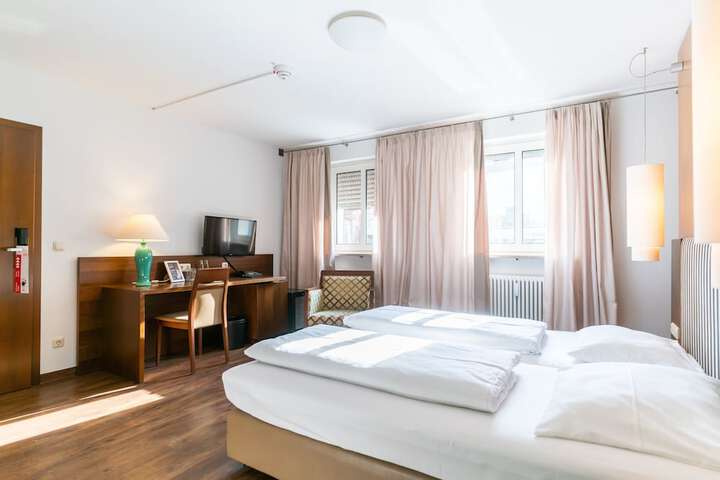 Room 15 of 33