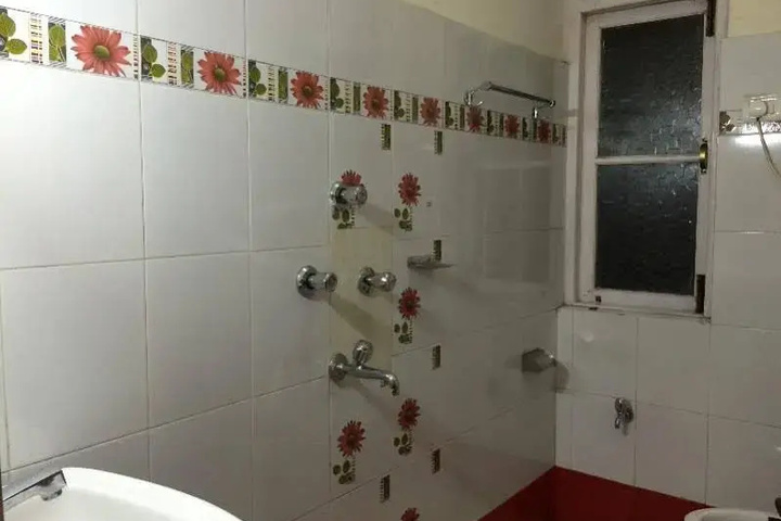 Room 6 of 16