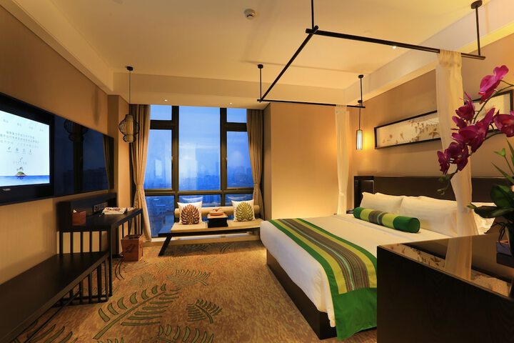 Room 10 of 27
