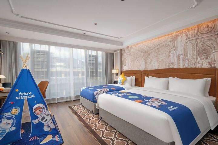 Room 17 of 31