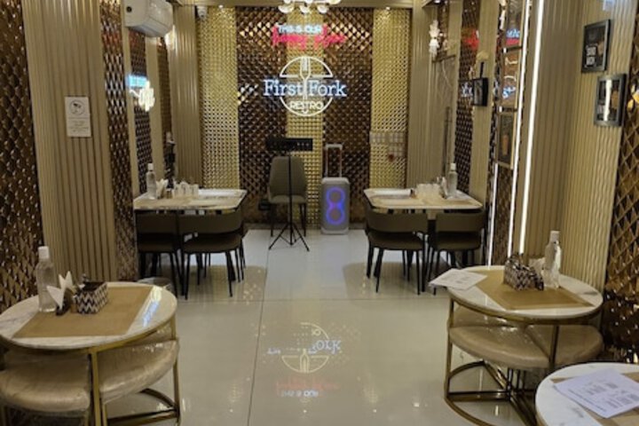 Dining 9 of 15