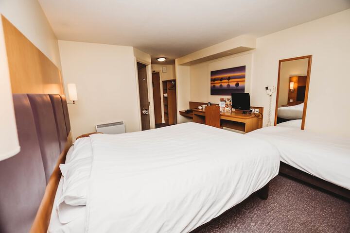 Room 5 of 35