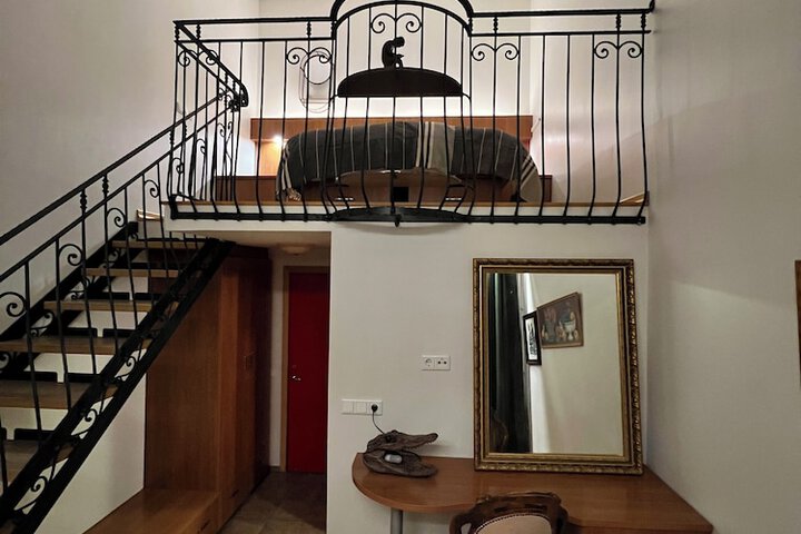 Room 12 of 74