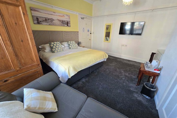 Room 70 of 86