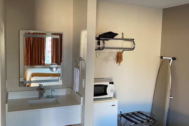 Standard | King Bed (2 of 3)