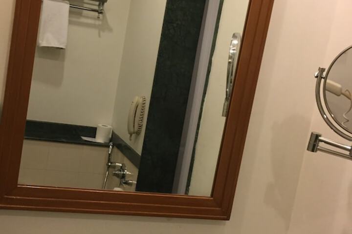 Room 21 of 40