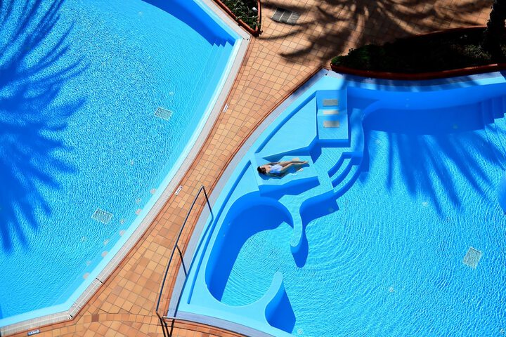 Pool 103 of 411