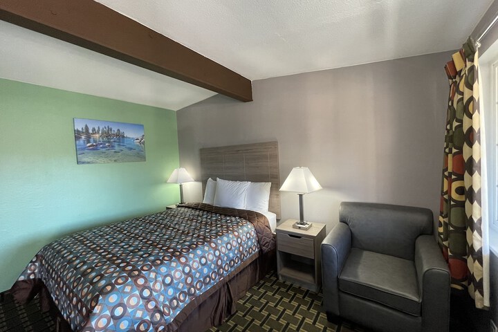 1 Queen Bed (21 of 56)