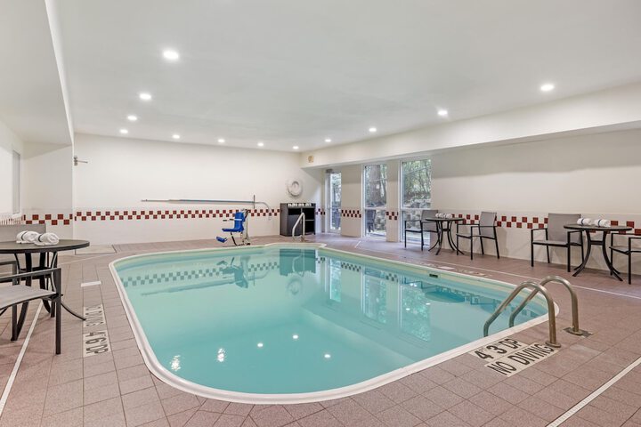 Pool Hotel