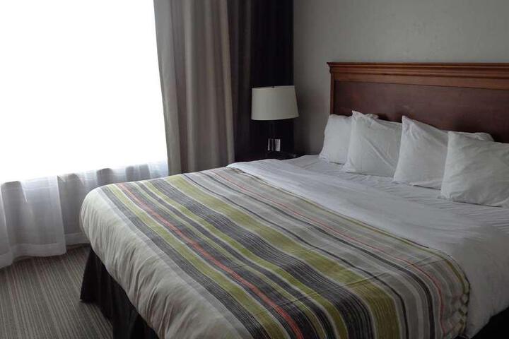 1 King Bed (4 of 13)