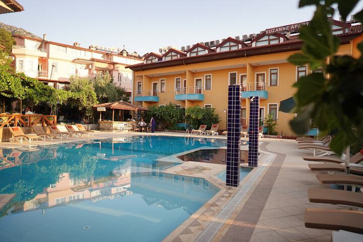 Hotel Exterior 42 of 48