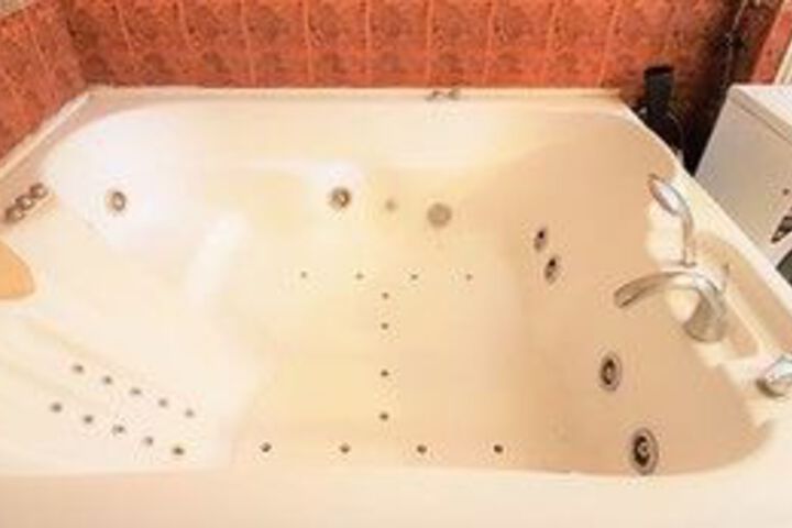 Hot Tub 63 of 88
