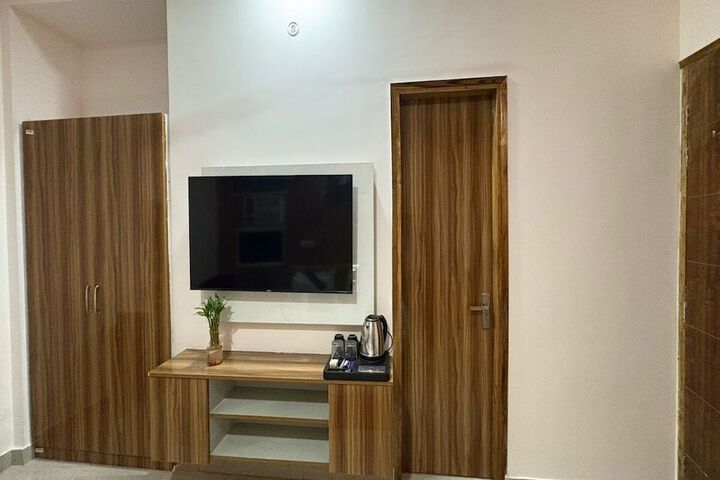Room 9 of 48