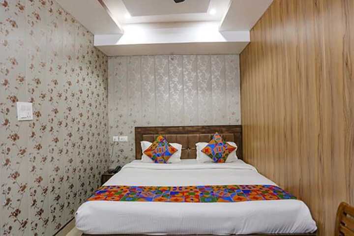 Room 13 of 34
