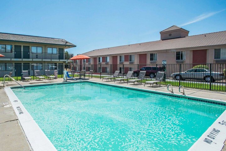 Pool 14 of 25