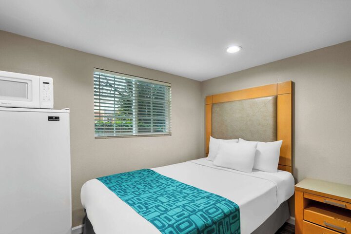 Double Accessible King Size Bed (10 of 11)