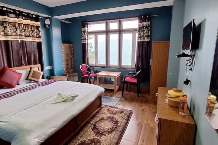 Room 9 of 21