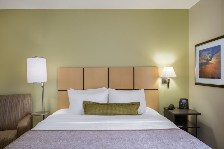 Room 6 of 36